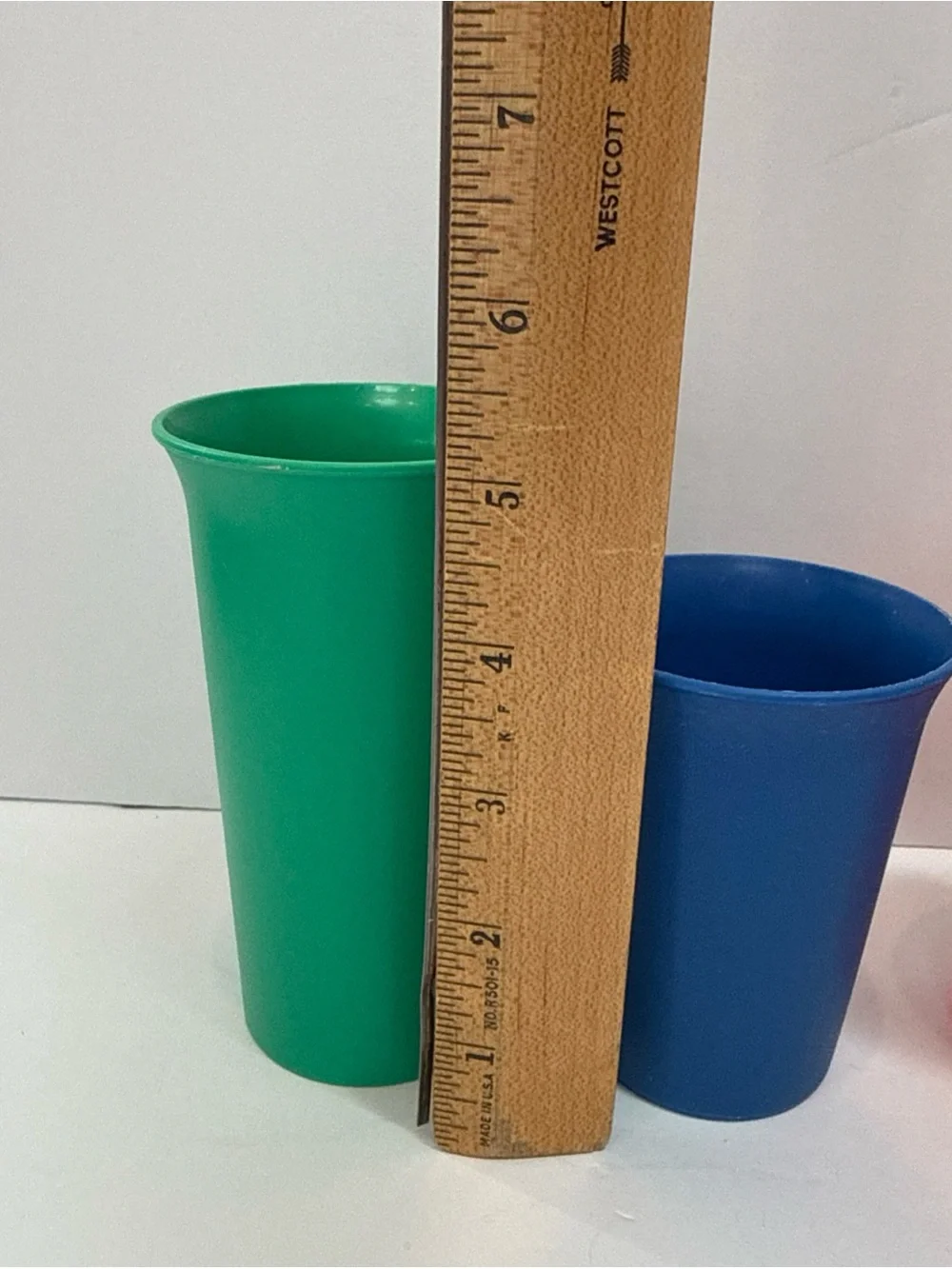 Tupperware drink cups kids lot 4 two sizes.
